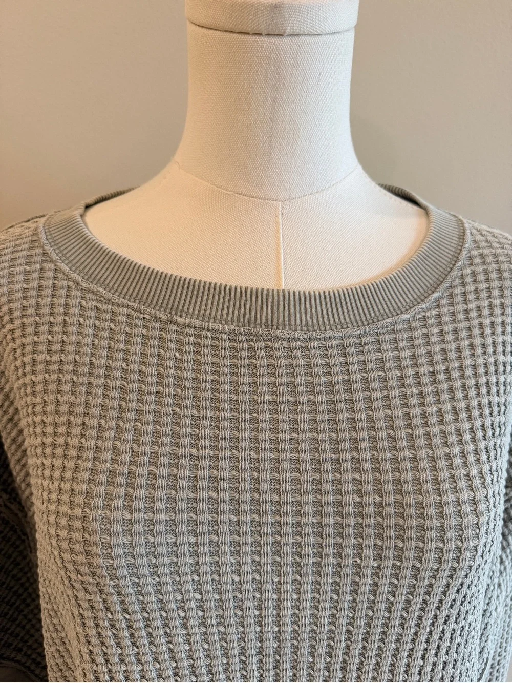 American Eagle Lived-In Waffle Knit Oversized Crewneck - Picture 4 of 8